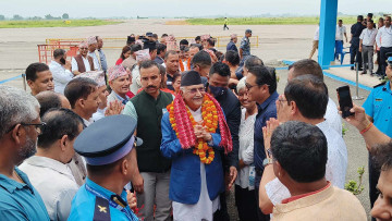 एमाले लुम्बिनी प्रदेश अधिवेशन उद्घाटन गर्न बुटवल पुगे केपी ओली 